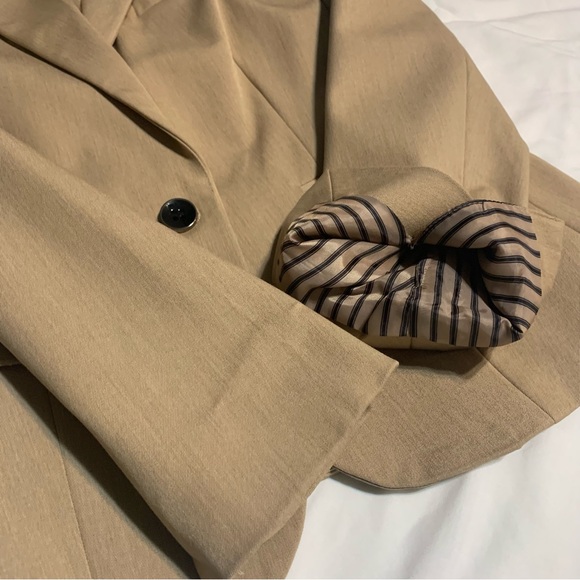 New York & Company 7th Avenue Design Studio Tan/Brown Blazer/Jacket. Size 8. - Picture 2 of 16